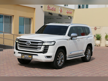 تويوتا  لاند كروزر  في اكس توين توربو  2022  اوتوماتيك  93,000 كم  6 سلندر  دفع رباعي  اس يو في  أبيض
