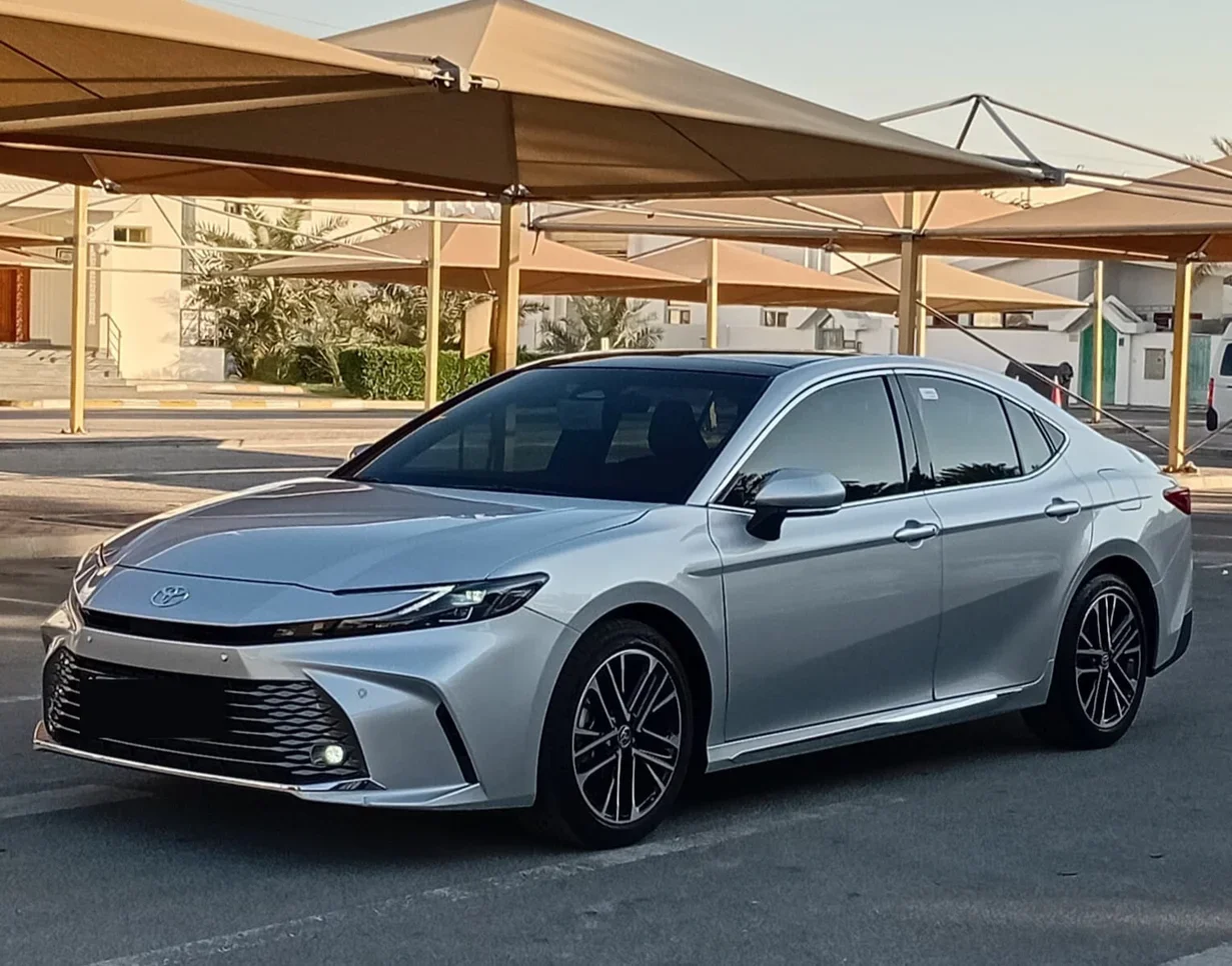 Toyota  Camry  GLE  2025  Automatic  24,000 Km  4 Cylinder  Front Wheel Drive (FWD)  Sedan  Silver  With Warranty