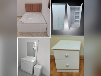 أطقم غرف نوم - قطر ديزاين  - طقم مكون من 4 قطع  - متعدد الألوان