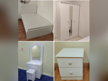 أطقم غرف نوم - قطر ديزاين  - طقم مكون من 4 قطع  - أبيض