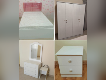 أطقم غرف نوم - قطر ديزاين  - طقم مكون من 4 قطع  - متعدد الألوان