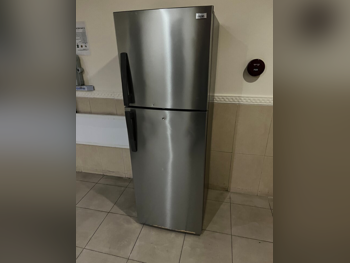 ثلاجة تقليدية - اللون الرمادي