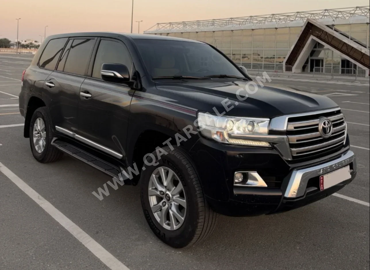 تويوتا  لاند كروزر  جي اكس ار  2016  اوتوماتيك  234,000 كم  8 سلندر  دفع رباعي  اس يو في  أسود
