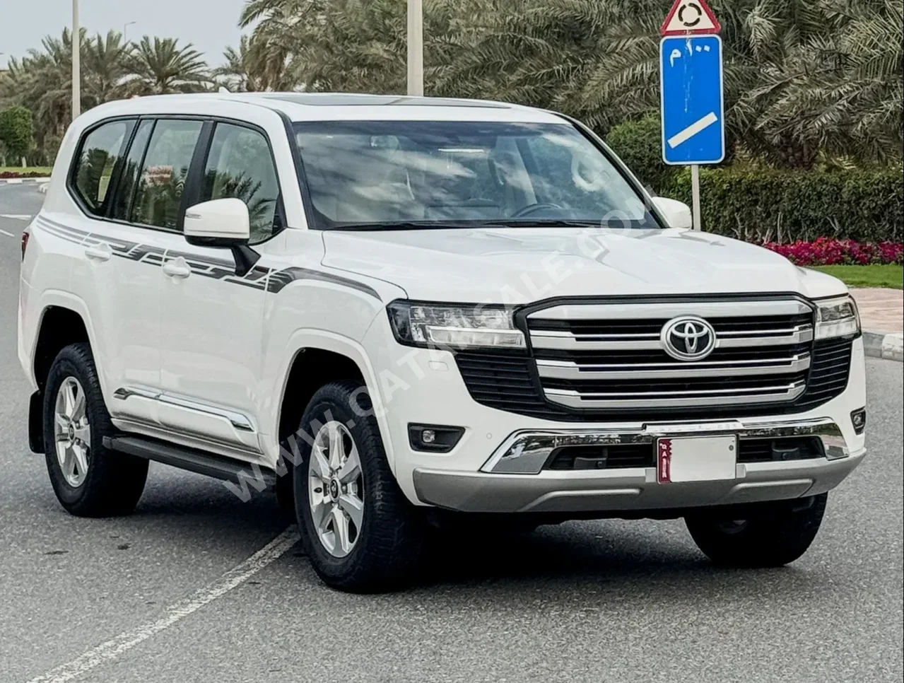 تويوتا لاند كروزر جي اكس ار 2023 اوتوماتيك 189,000 كم 6 سلندر دفع رباعي اس يو في أبيض