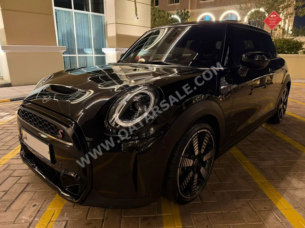 ميني كوبر اس 2023 اوتوماتيك 50,000 كم 4 سلندر سحب امامي هاتشباك أسود تحت الضمان