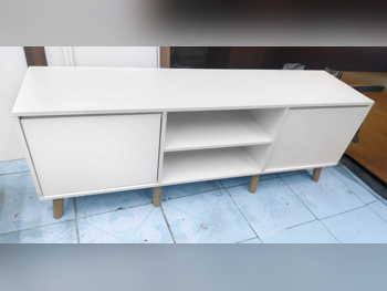 طاولة تلفاز  - أبيض