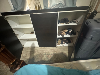 خزائن ودواليب الملابس والزينة - بنى