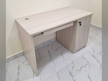 المكاتب ومكاتب الحاسوب - مكتب كمبيوتر  - اللون البيج