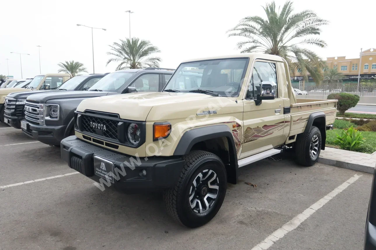 تويوتا  لاند كروزر  ال اكس  2025  اوتوماتيك  0 كم  6 سلندر  دفع رباعي  بيكب  بيج  تحت الضمان