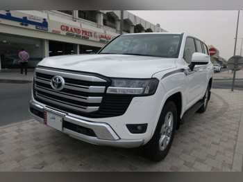 تويوتا  لاند كروزر  جي اكس ار توين توربو  2022  اوتوماتيك  219,000 كم  6 سلندر  دفع رباعي  اس يو في  أبيض