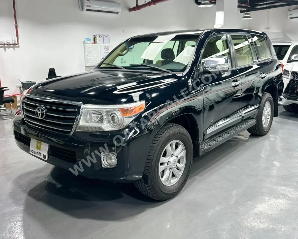 تويوتا  لاند كروزر  جي اكس ار  2012  اوتوماتيك  281,714 كم  8 سلندر  دفع رباعي  اس يو في  أسود