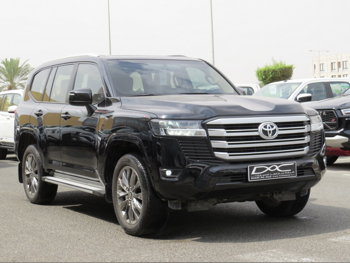 تويوتا  لاند كروزر  جي اكس ار  2024  اوتوماتيك  62,000 كم  6 سلندر  دفع رباعي  اس يو في  أسود