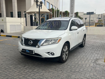 Nissan  Pathfinder  SV  2014  Automatic  171,000 Km  6 Cylinder  Rear Wheel Drive (RWD)  SUV  Pearl