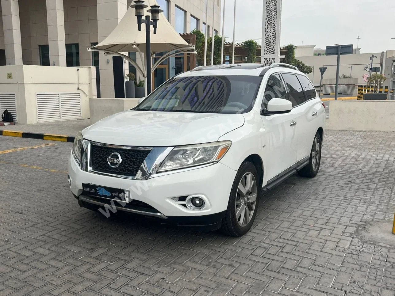 Nissan  Pathfinder  SV  2014  Automatic  171,000 Km  6 Cylinder  Rear Wheel Drive (RWD)  SUV  Pearl