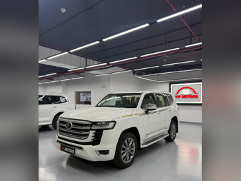 تويوتا  لاند كروزر  في اكس ار توين توربو  2026  اوتوماتيك  0 كم  6 سلندر  دفع رباعي  اس يو في  أبيض  تحت الضمان