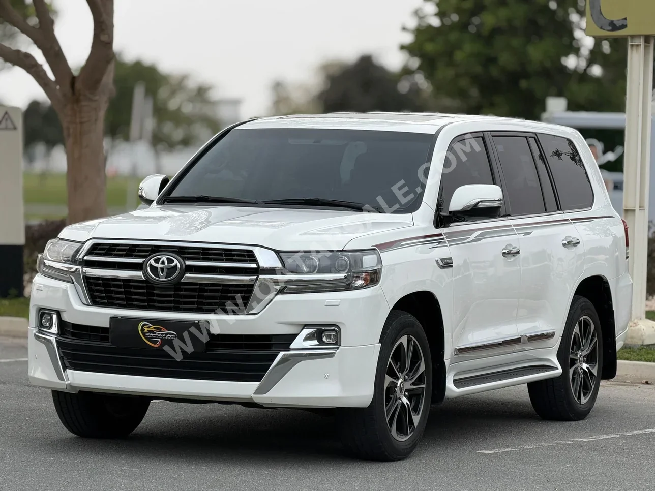 Toyota  Land Cruiser  GXR- Grand Touring  2021  Automatic  80,000 Km  8 Cylinder  Four Wheel Drive (4WD)  SUV  White