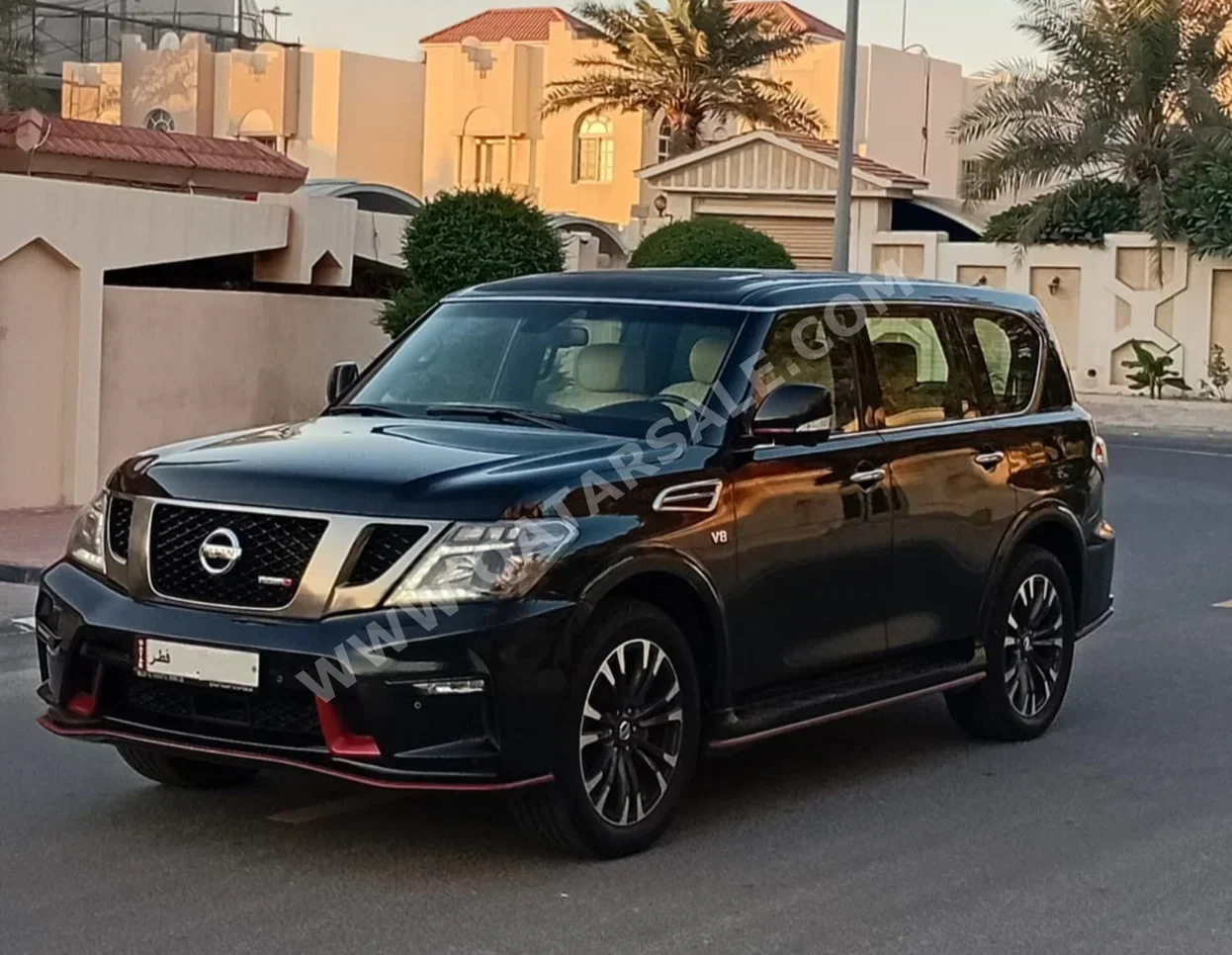 نيسان باترول نسمو 2016 اوتوماتيك 199,000 كم 8 سلندر دفع رباعي اس يو في أسود