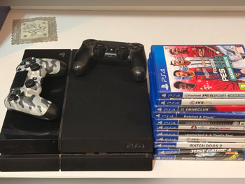 اجهزة العاب الفديو - سوني  - بلاي ستيشن 4  - 825 جيجابايت  -تشمل أجهز تحكم: 2