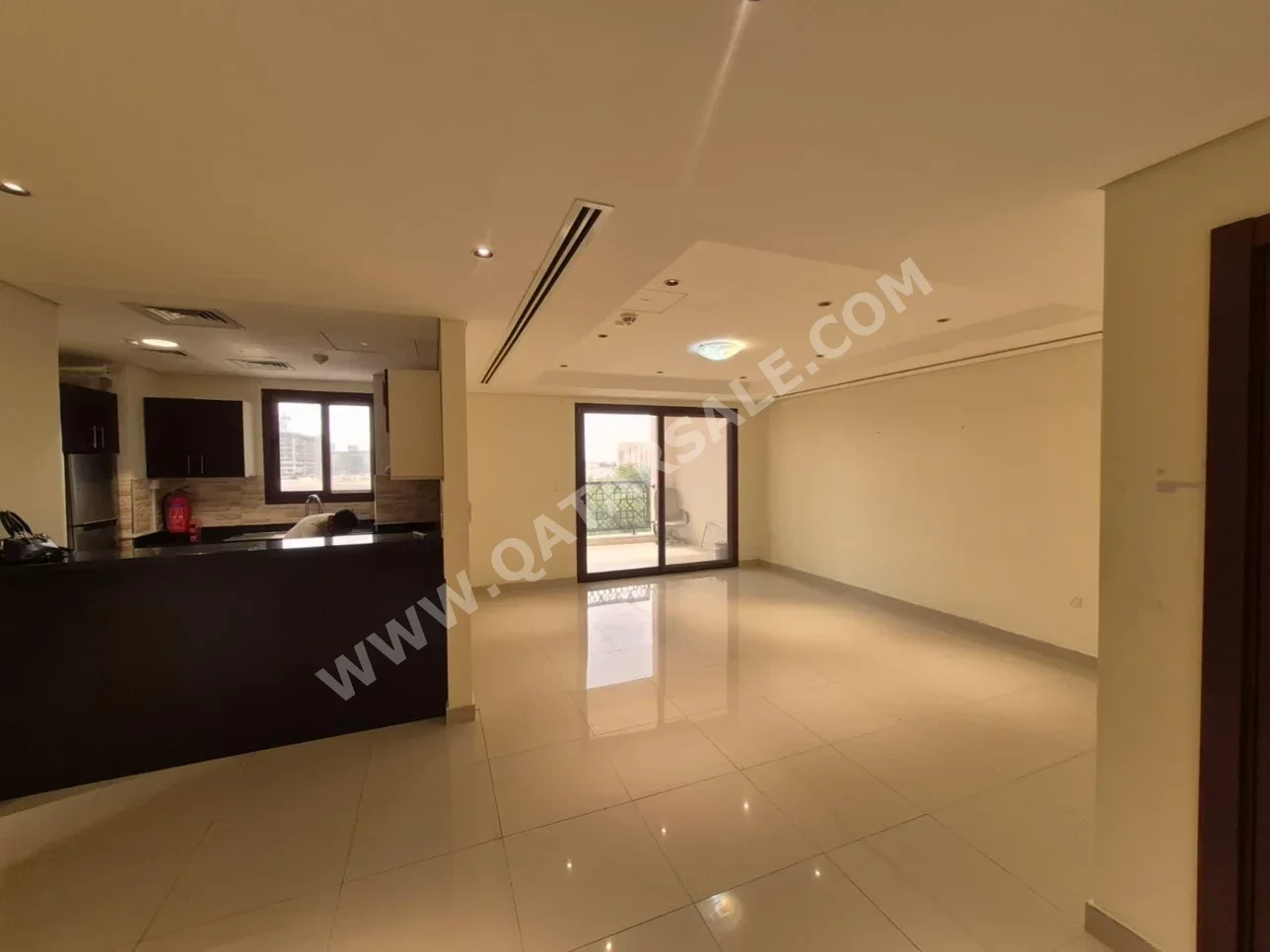 3 غرف نوم  شقة  للايجار  في لوسيل -  جبل ثعيلب  نصف مفروشة