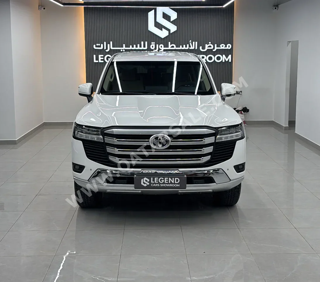 تويوتا  لاند كروزر  جي اكس ار  2022  اوتوماتيك  119,000 كم  6 سلندر  دفع رباعي  اس يو في  أبيض
