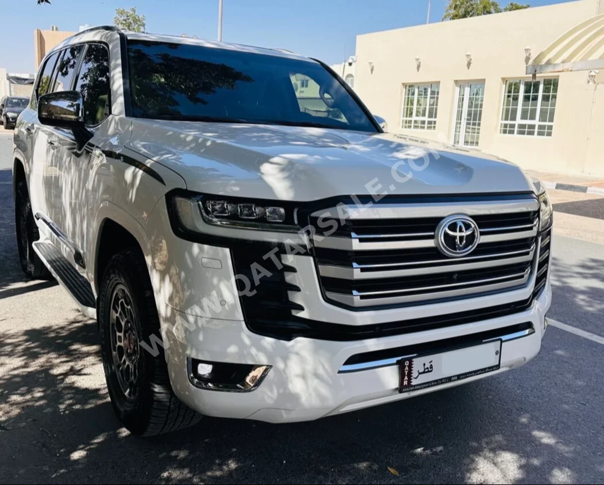 تويوتا  لاند كروزر  في اكس  2023  اوتوماتيك  69,000 كم  6 سلندر  دفع رباعي  اس يو في  أبيض  تحت الضمان