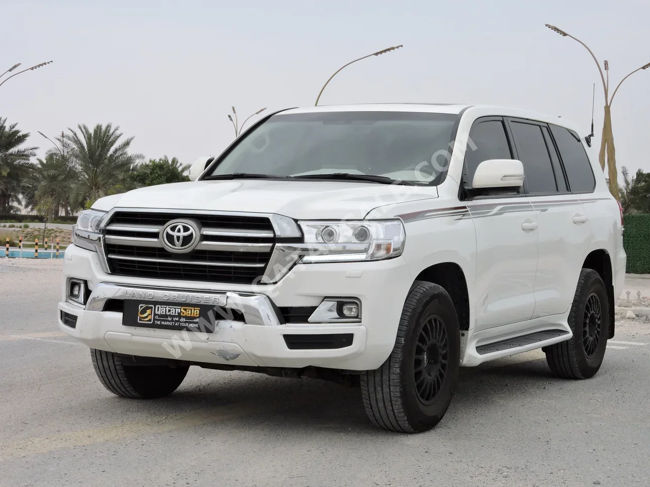 تويوتا  لاند كروزر  جي اكس ار  2020  اوتوماتيك  253,900 كم  6 سلندر  دفع رباعي  اس يو في  أبيض