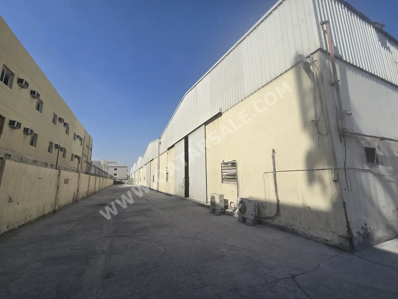 مخازن و مستودعات - الريان  - المنطقة الصناعية  -المساحة: 6000 متر مربع