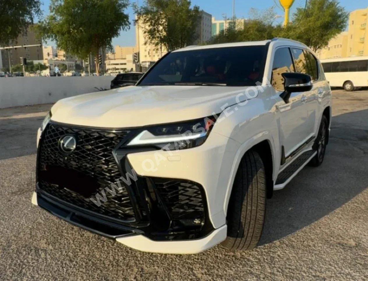 لكزس  ال اكس  600 اف سبورت  2022  اوتوماتيك  44,000 كم  6 سلندر  دفع رباعي  اس يو في  أبيض  تحت الضمان