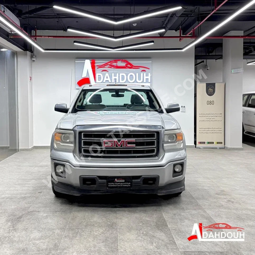 GMC  Sierra  1500  2014  Automatic  269,000 Km  8 Cylinder  Four Wheel Drive (4WD)  Pick Up  Silver