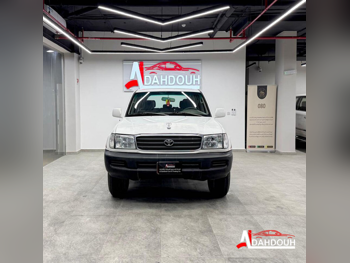 Toyota  Land Cruiser  GXR  2002  Automatic  459,000 Km  6 Cylinder  Four Wheel Drive (4WD)  SUV  White