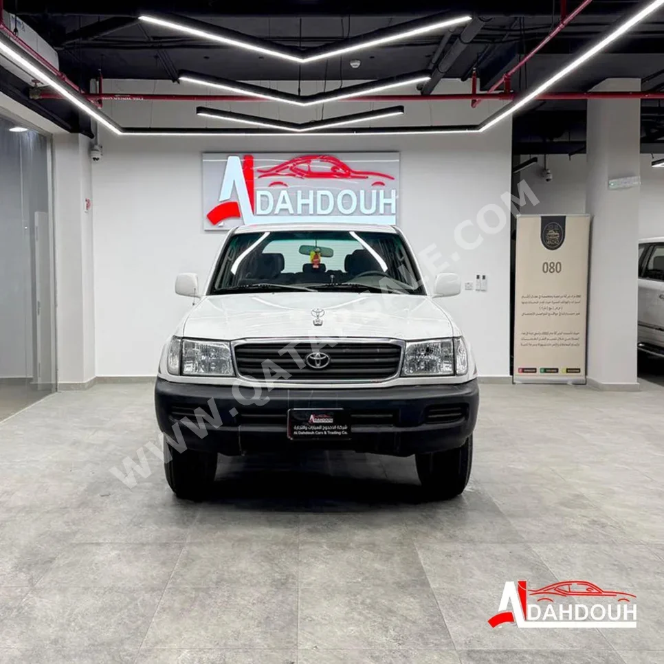 تويوتا  لاند كروزر  جي اكس ار  2002  اوتوماتيك  459,000 كم  6 سلندر  دفع رباعي  اس يو في  أبيض