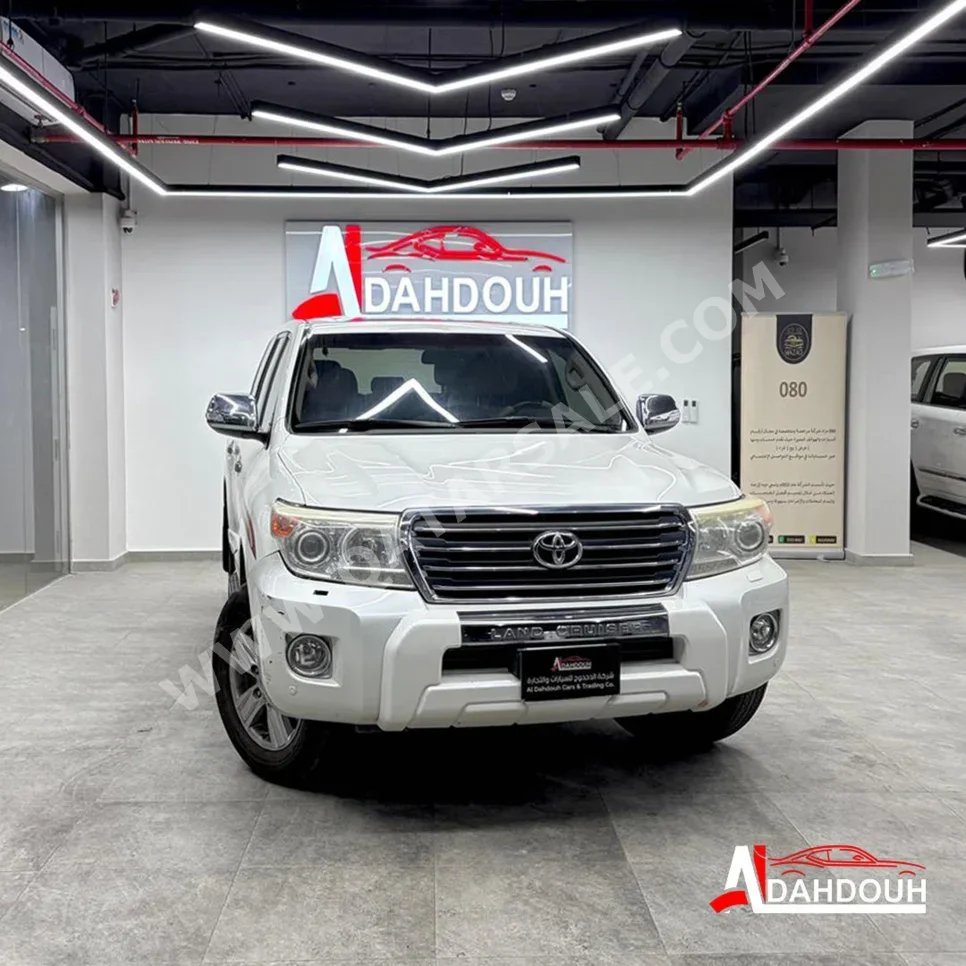 تويوتا  لاند كروزر  جي اكس ار  2013  اوتوماتيك  441,000 كم  8 سلندر  دفع رباعي  اس يو في  أبيض لؤلؤي