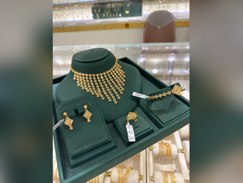 Gold Set  Bahrain  Woman  By Item ( Designers )  Without Stone  Maintenance Warranty  Free Shipping  Yellow Gold  21k