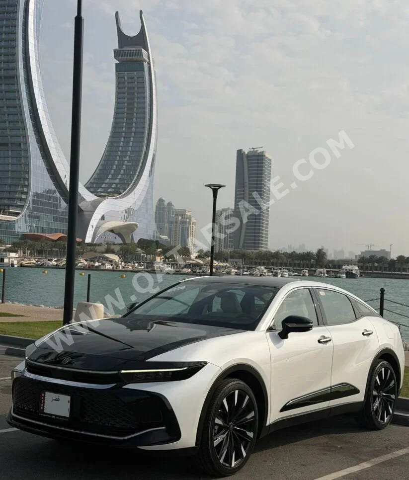 Toyota  Crown  Hybrid  2023  Automatic  25,271 Km  4 Cylinder  All Wheel Drive (AWD)  Sedan  White and Black  With Warranty