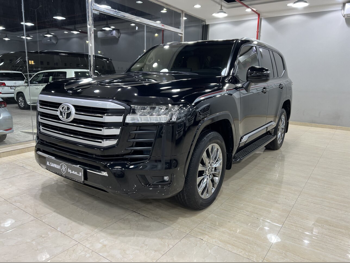 تويوتا  لاند كروزر  جي اكس ار  2023  اوتوماتيك  70,000 كم  6 سلندر  دفع رباعي  اس يو في  أسود  تحت الضمان