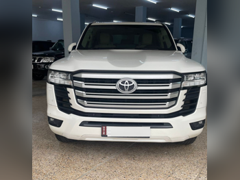 Toyota  Land Cruiser  GXR Twin Turbo  2022  Automatic  179,000 Km  6 Cylinder  Four Wheel Drive (4WD)  SUV  White