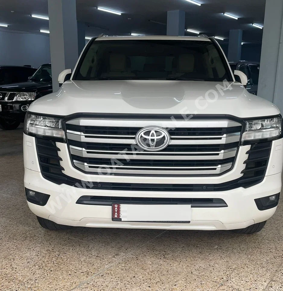 تويوتا  لاند كروزر  جي اكس ار توين توربو  2022  اوتوماتيك  179,000 كم  6 سلندر  دفع رباعي  اس يو في  أبيض