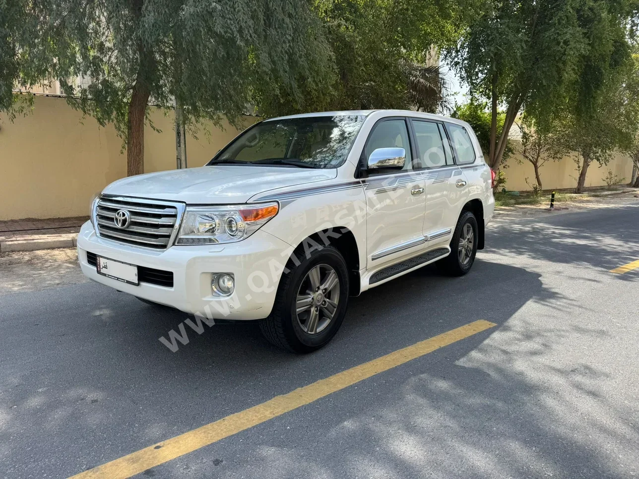 تويوتا  لاند كروزر  جي اكس ار  2015  اوتوماتيك  199,000 كم  8 سلندر  دفع رباعي  اس يو في  أبيض