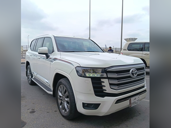 تويوتا  لاند كروزر  جي اكس ار توين توربو  2023  اوتوماتيك  120,000 كم  6 سلندر  دفع رباعي  اس يو في  أبيض