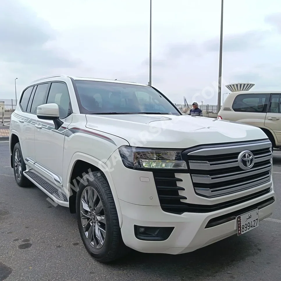 تويوتا  لاند كروزر  جي اكس ار توين توربو  2023  اوتوماتيك  120,000 كم  6 سلندر  دفع رباعي  اس يو في  أبيض