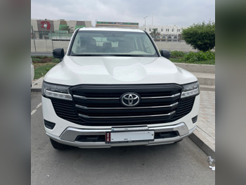 Toyota  Land Cruiser  GX  2022  Automatic  214,000 Km  6 Cylinder  Four Wheel Drive (4WD)  SUV  White