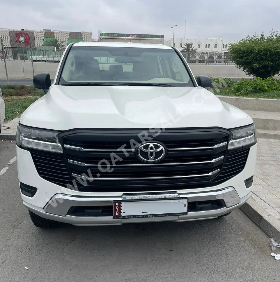 تويوتا  لاند كروزر  جي اكس  2022  اوتوماتيك  214,000 كم  6 سلندر  دفع رباعي  اس يو في  أبيض