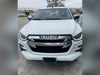 Isuzu  D-Max  2022  Automatic  100,000 Km  4 Cylinder  Four Wheel Drive (4WD)  Pick Up  White