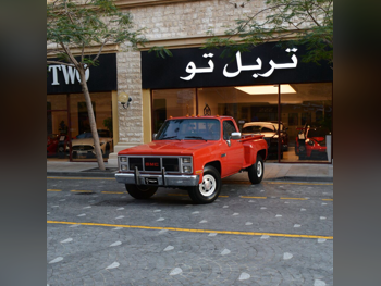 جي ام سي  سييرا  كلاسك  1984  عادي  212,850 كم  8 سلندر  دفع خلفي  بيكب  أحمر