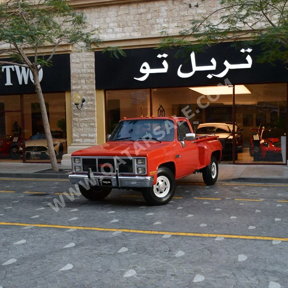 جي ام سي  سييرا  كلاسك  1984  عادي  212,850 كم  8 سلندر  دفع خلفي  بيكب  أحمر