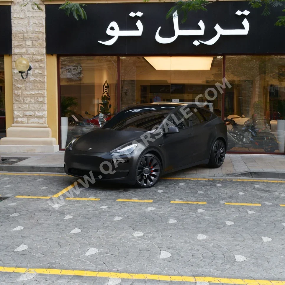 تسلا واي بيرفورمانس 2023 اوتوماتيك 139,100 كم 0 سلندر دفع كلي مستمر اس يو في رمادي مطفي تحت الضمان