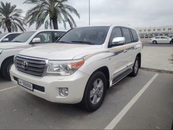 تويوتا  لاند كروزر  في اكس ار  2013  اوتوماتيك  245,000 كم  8 سلندر  دفع رباعي  اس يو في  أبيض