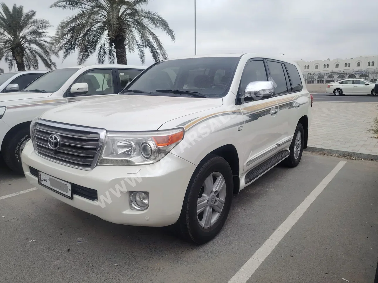 تويوتا لاند كروزر في اكس ار 2013 اوتوماتيك 245,000 كم 8 سلندر دفع رباعي اس يو في أبيض