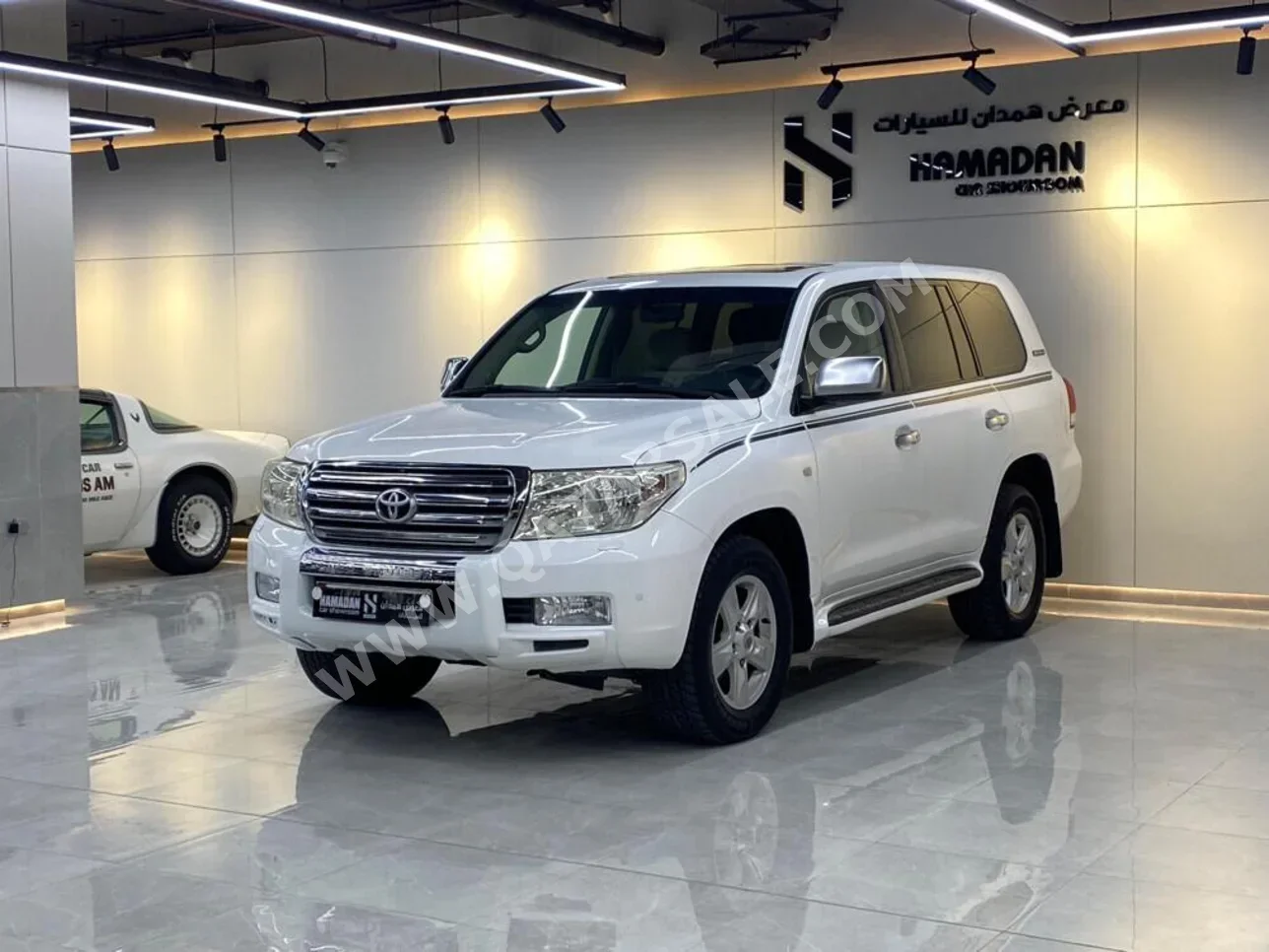 تويوتا  لاند كروزر  في اكس ار  2010  اوتوماتيك  374,000 كم  8 سلندر  دفع رباعي  اس يو في  أبيض