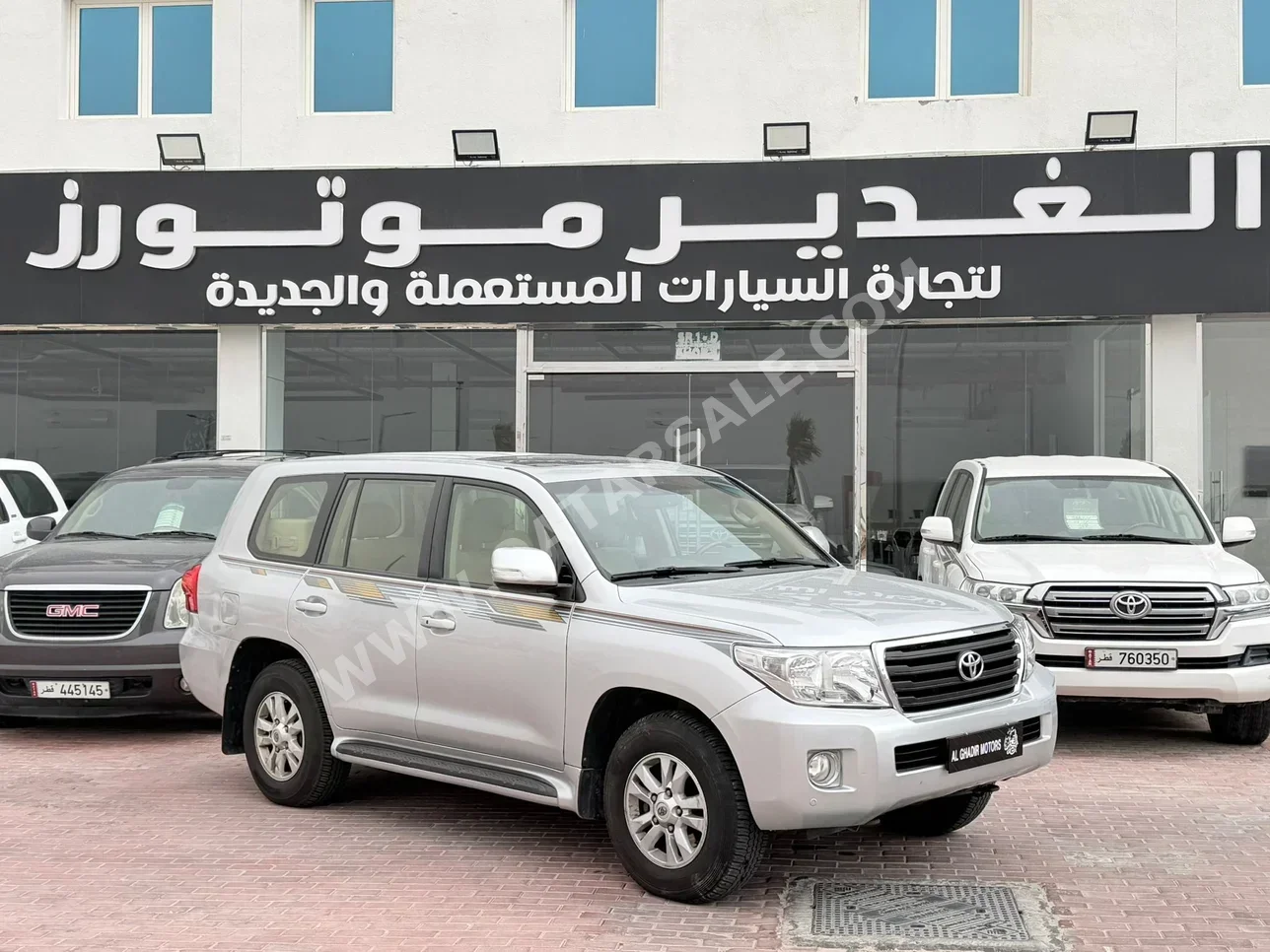 تويوتا لاند كروزر جي اكس 2015 اوتوماتيك 451,000 كم 6 سلندر دفع رباعي اس يو في فضي
